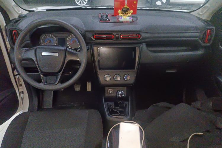 Used Dongfeng Fengon 380 2022 1.5L Comfort-Class Passenger Vehicle (Steel Spring) with 7 Seats Center Console