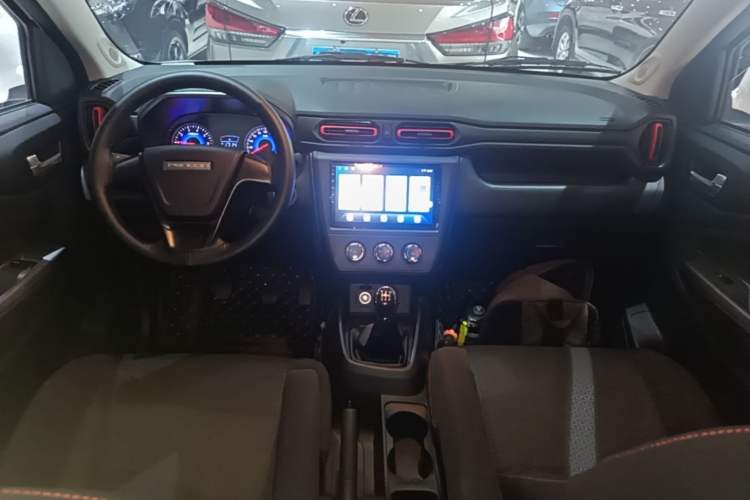 Used Dongfeng Fengon 380 2022 1.5L Luxury Edition Passenger Vehicle 5 Seats Center Console
