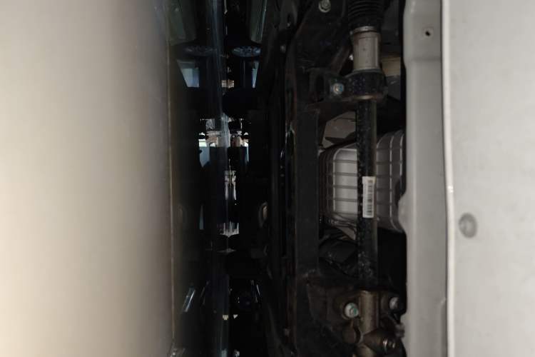 Used Dongfeng Fengon 380 2022 1.5L Luxury Edition Passenger Vehicle 5 Seats Chassis Front