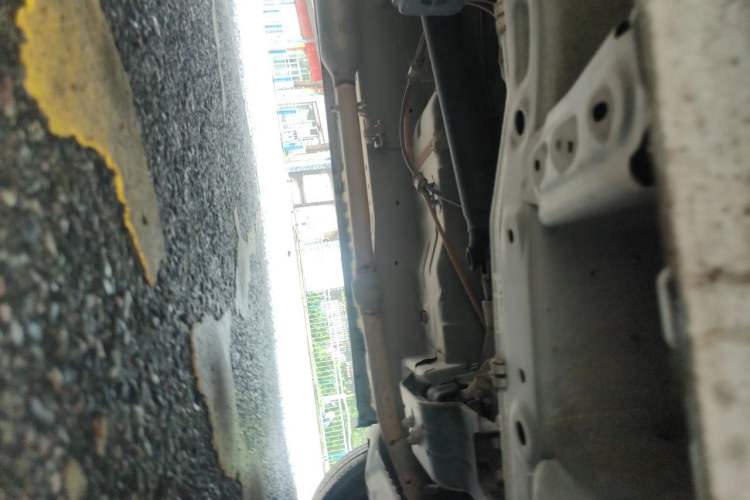Used Dongfeng Fengon 380 2022 1.5L Comfort-Class Passenger Vehicle (Steel Spring) with 7 Seats Chassis Front Right