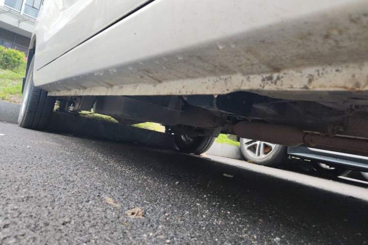 Used Dongfeng Fengon 380 2022 1.5L Standard Edition 7-Seater Passenger Vehicle Chassis Front Right