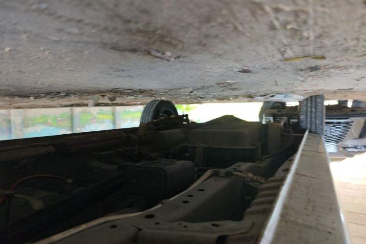 Used Dongfeng Fengon 380 2022 1.5L Comfort-Class Passenger Vehicle (Steel Spring) with 7 Seats Chassis Front Right