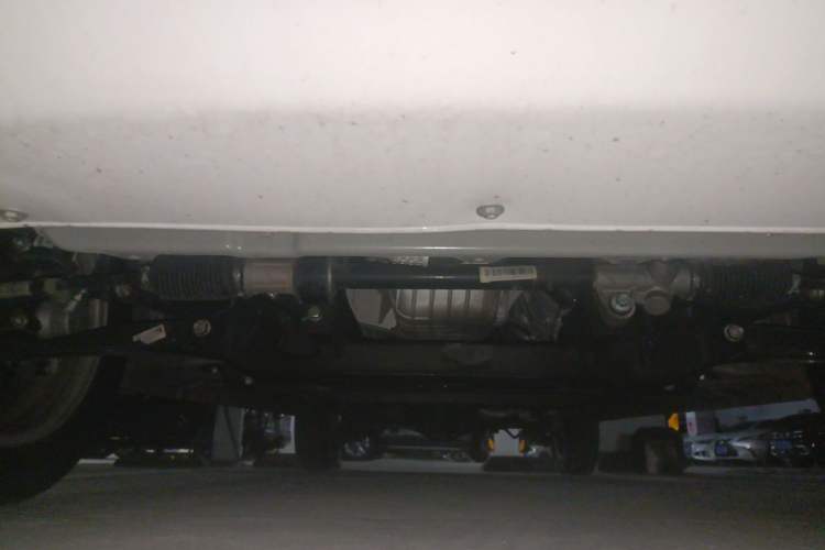Used Dongfeng Fengon 380 2022 1.5L Comfort-Class Passenger Vehicle (Spiral Spring) – 7 Seats Chassis Front