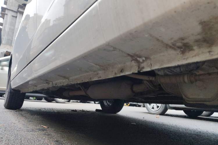 Used Dongfeng Fengon 380 2022 1.5L Standard Edition 7-Seater Passenger Vehicle Chassis Rear Left