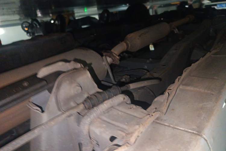 Used Dongfeng Fengon 380 2022 1.5L Comfort-Class Passenger Vehicle (Steel Spring) with 5 Seats Chassis Rear Left