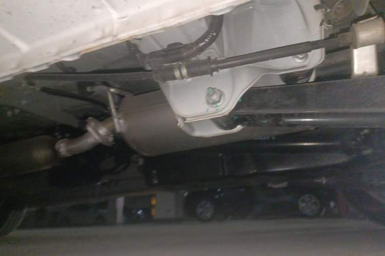 Used Dongfeng Fengon 380 2022 1.5L Comfort-Class Passenger Vehicle (Spiral Spring) – 7 Seats Chassis Rear Left