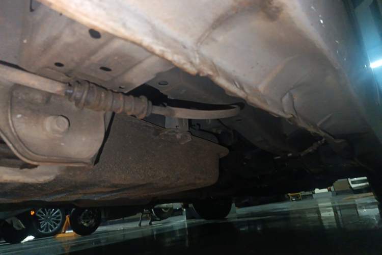 Used Dongfeng Fengon 380 2022 1.5L Comfort-Class Passenger Vehicle (Steel Spring) with 5 Seats Chassis Rear Right