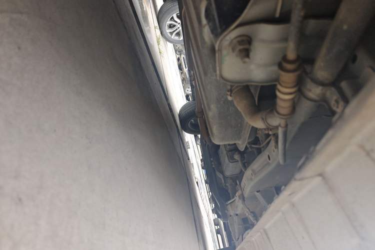 Used Dongfeng Fengon 380 2022 1.5L Comfort-Class Passenger Vehicle (Spiral Spring) – 7 Seats Chassis Rear Right