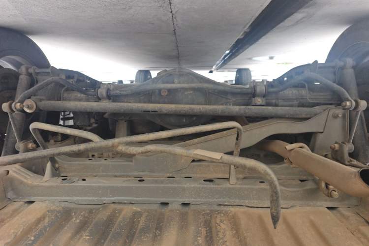 Used Dongfeng Fengon 380 2022 1.5L Comfort-Class Passenger Vehicle (Spiral Spring) – 7 Seats Chassis Rear