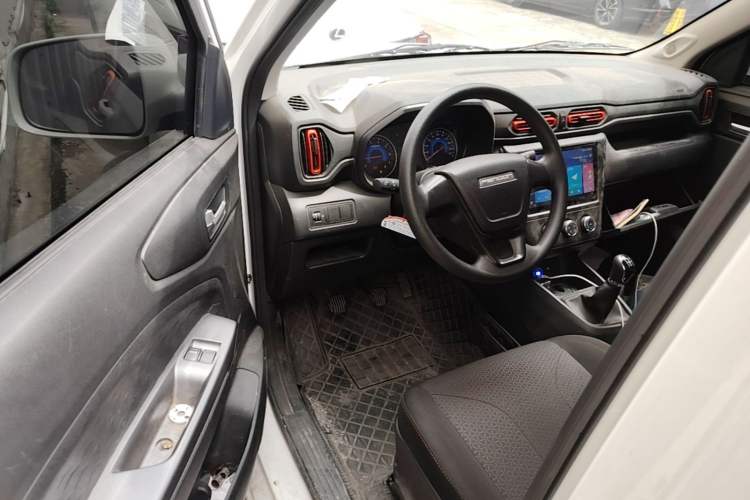 Used Dongfeng Fengon 380 2022 1.5L Luxury Edition Passenger Vehicle 5 Seats Driver Seat
