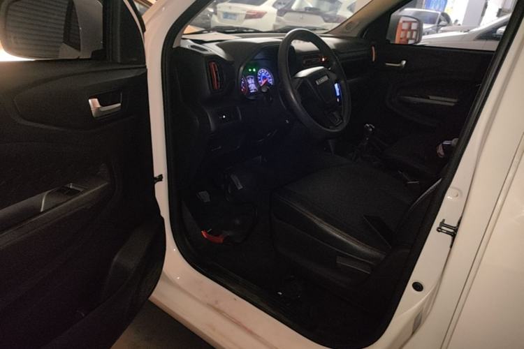 Used Dongfeng Fengon 380 2022 1.5L Comfort-Class Passenger Vehicle (Steel Spring) with 7 Seats Driver Seat