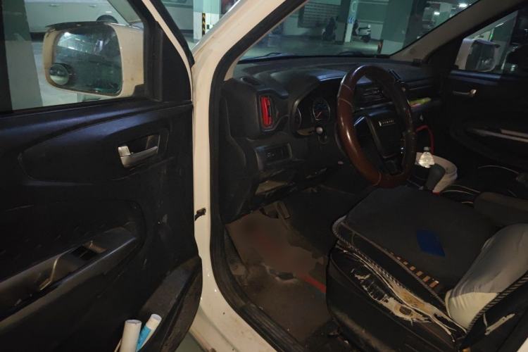 Used Dongfeng Fengon 380 2022 1.5L Comfort-Class Passenger Vehicle (Steel Spring) with 7 Seats Driver Seat