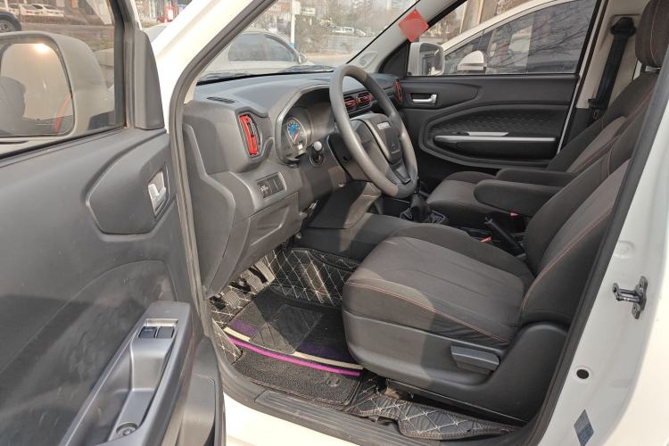 Used Dongfeng Fengon 380 2022 1.5L Comfort-Class Passenger Vehicle (Steel Spring) with 7 Seats Driver Seat