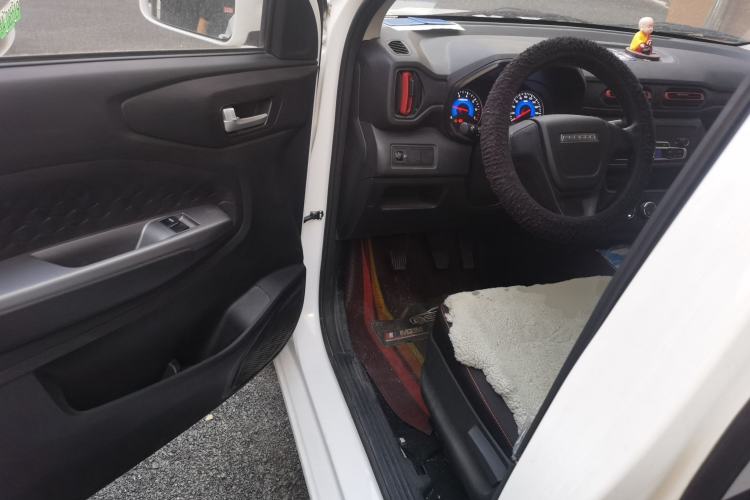 Used Dongfeng Fengon 380 2022 1.5L Comfort-Class Passenger Vehicle (Steel Spring) with 7 Seats Driver Seat