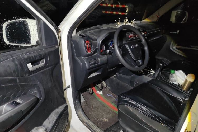 Used Dongfeng Fengon 380 2022 1.5L Comfort-Class Passenger Vehicle (Steel Spring) with 7 Seats Driver Seat