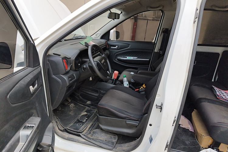 Used Dongfeng Fengon 380 2022 1.5L Comfort-Class Passenger Vehicle (Steel Spring) with 5 Seats Driver Seat