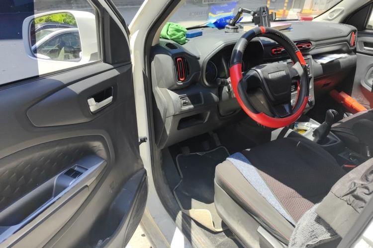 Used Dongfeng Fengon 380 2022 1.5L Comfort-Class Passenger Vehicle (Spiral Spring) – 5 Seats Driver Seat