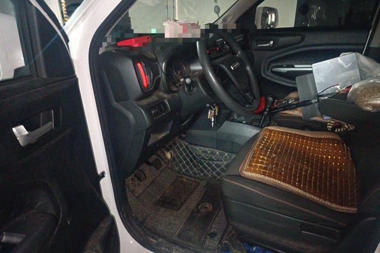 Used Dongfeng Fengon 380 2022 1.5L Comfort-Class Passenger Vehicle (Steel Spring) with 5 Seats Driver Seat