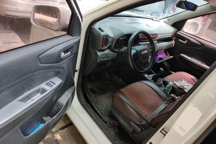 Used Dongfeng Fengon 380 2022 1.5L Comfort-Class Passenger Vehicle (Steel Spring) with 7 Seats Driver Seat