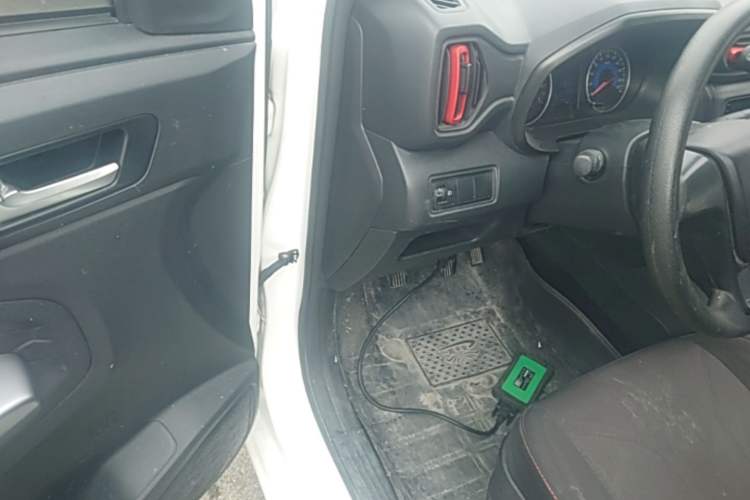 Used Dongfeng Fengon 380 2022 1.5L Standard Edition 7-Seater Passenger Vehicle Driver Seat