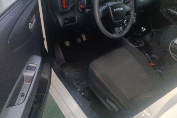 Used Dongfeng Fengon 380 2022 1.5L Comfort-Class Passenger Vehicle (Steel Spring) with 7 Seats Driver Seat