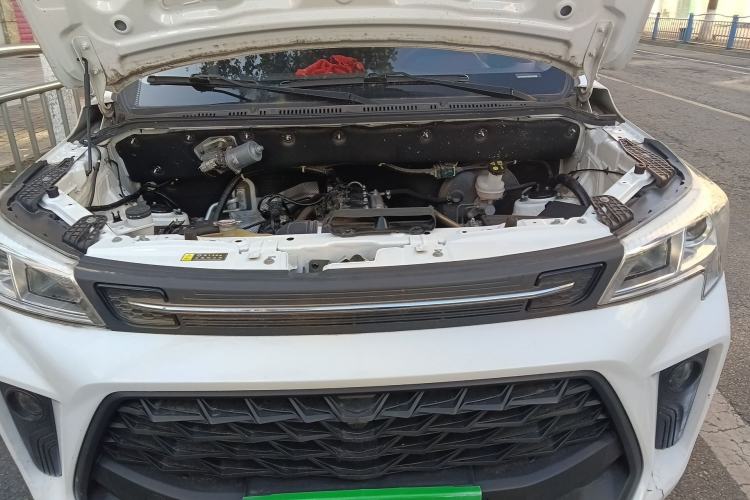 Used Dongfeng Fengon 380 2022 1.5L Comfort-Class Passenger Vehicle (Steel Spring) with 7 Seats Engine Bay