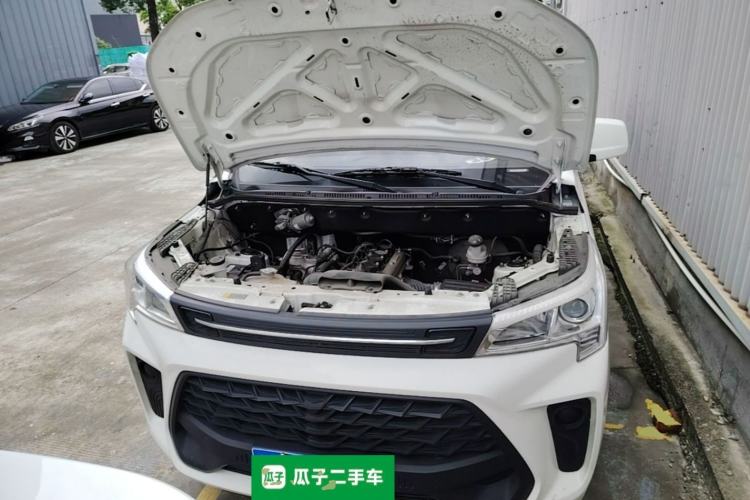 Used Dongfeng Fengon 380 2022 1.5L Luxury Edition Passenger Vehicle 5 Seats Engine Bay
