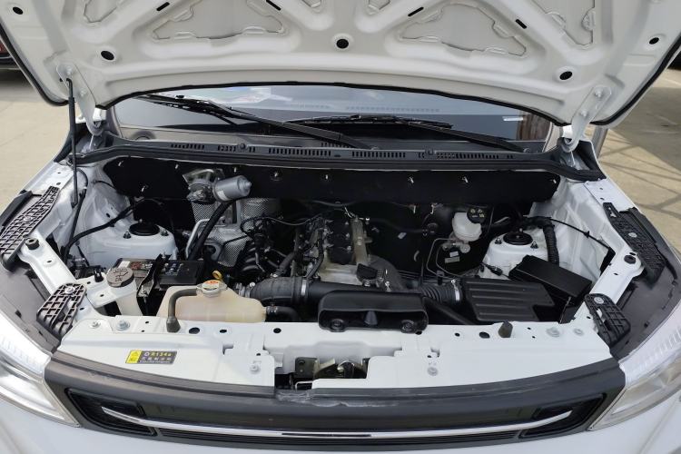 Used Dongfeng Fengon 380 2022 1.5L Standard Edition 7-Seater Passenger Vehicle Engine Bay