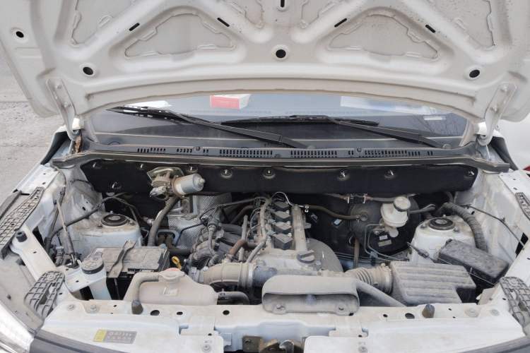 Used Dongfeng Fengon 380 2022 1.5L Standard Edition 7-Seater Passenger Vehicle Engine Bay