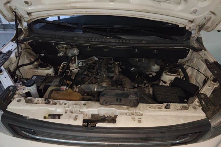Used Dongfeng Fengon 380 2022 1.5L Comfort-Class Passenger Vehicle (Steel Spring) with 7 Seats Engine Bay