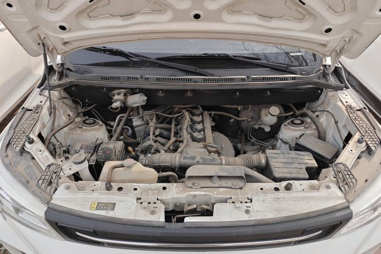 Used Dongfeng Fengon 380 2022 1.5L Comfort-Class Passenger Vehicle (Steel Spring) with 7 Seats Engine Bay