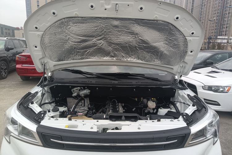 Used Dongfeng Fengon 380 2022 1.5L Comfort-Class Passenger Vehicle (Steel Spring) with 5 Seats Engine Bay