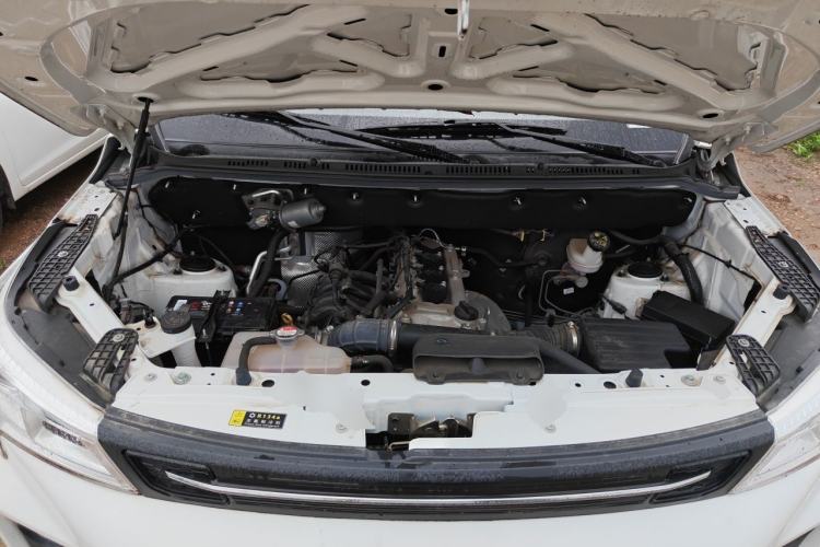Used Dongfeng Fengon 380 2022 1.5L Luxury Edition Passenger Vehicle 5 Seats Engine Bay