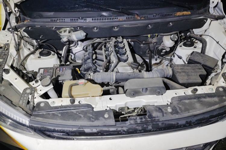 Used Dongfeng Fengon 380 2022 1.5L Comfort-Class Passenger Vehicle (Steel Spring) with 7 Seats Engine Bay