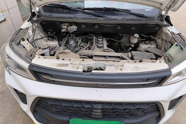 Used Dongfeng Fengon 380 2022 1.5L Comfort-Class Passenger Vehicle (Steel Spring) with 5 Seats Engine Bay