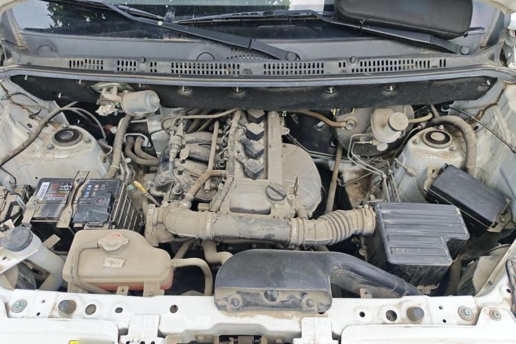 Used Dongfeng Fengon 380 2022 1.5L Comfort-Class Passenger Vehicle (Steel Spring) with 7 Seats Engine Bay