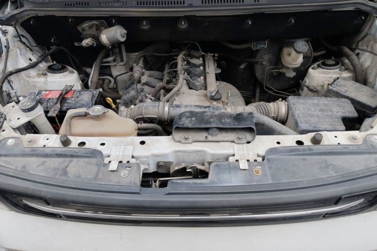 Used Dongfeng Fengon 380 2022 1.5L Standard Edition 7-Seater Passenger Vehicle Engine Bay