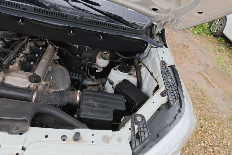 Used Dongfeng Fengon 380 2022 1.5L Luxury Edition Passenger Vehicle 5 Seats Engine Bay Left