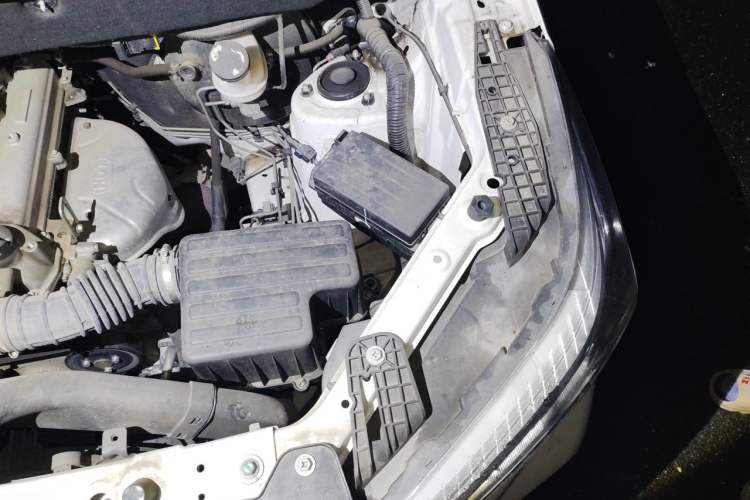 Used Dongfeng Fengon 380 2022 1.5L Comfort-Class Passenger Vehicle (Steel Spring) with 7 Seats Engine Bay Left