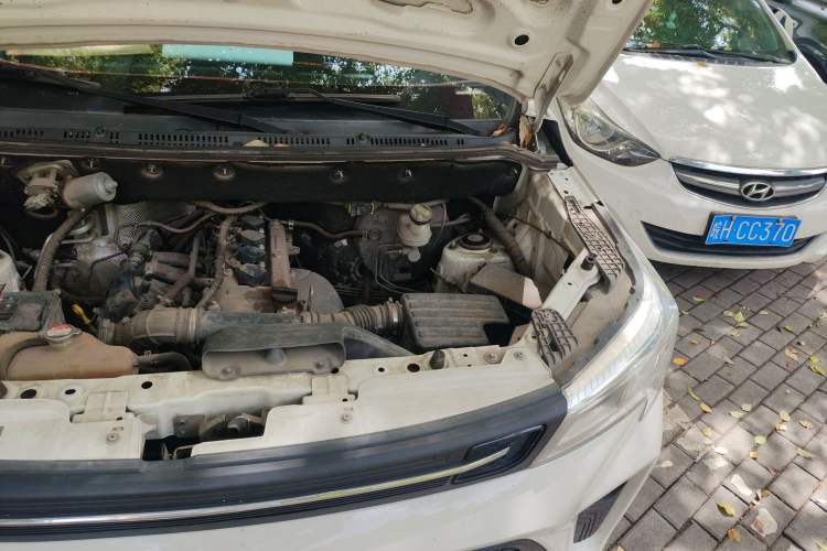 Used Dongfeng Fengon 380 2022 1.5L Comfort-Class Passenger Vehicle (Steel Spring) with 5 Seats Engine Bay Left
