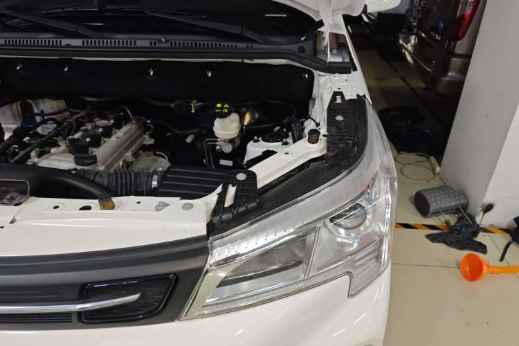Used Dongfeng Fengon 380 2022 1.5L Luxury Edition Passenger Vehicle 5 Seats Engine Bay Left