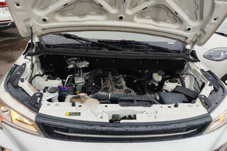 Used Dongfeng Fengon 380 2022 1.5L Comfort-Class Passenger Vehicle (Steel Spring) with 7 Seats Engine Bay