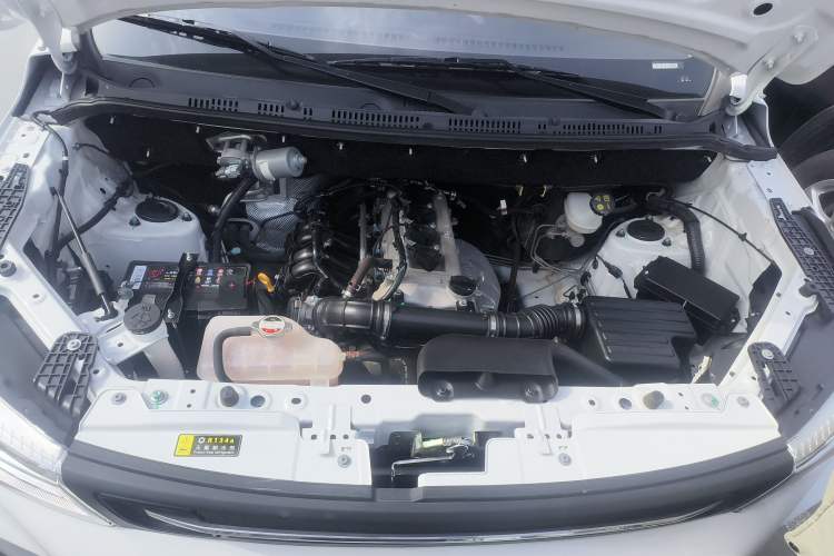 Used Dongfeng Fengon 380 2022 1.5L Comfort-Class Passenger Vehicle (Steel Spring) with 7 Seats Engine Bay