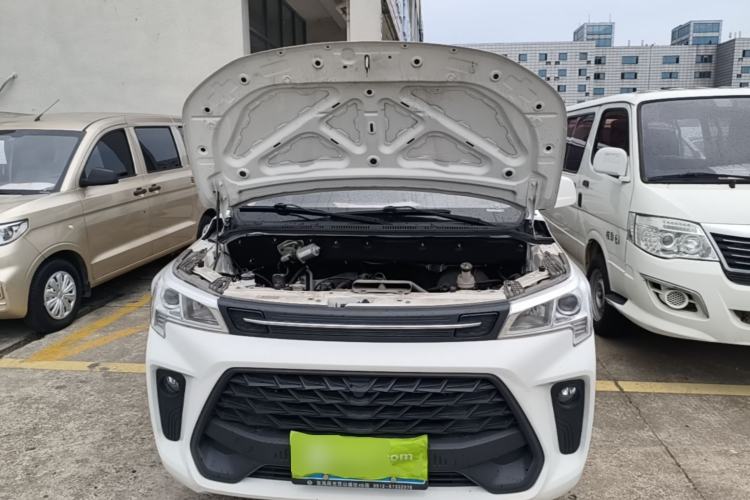 Used Dongfeng Fengon 380 2022 1.5L Comfort-Class Passenger Vehicle (Steel Spring) with 5 Seats Engine Bay