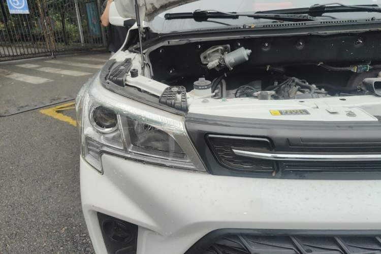 Used Dongfeng Fengon 380 2022 1.5L Comfort-Class Passenger Vehicle (Steel Spring) with 7 Seats Engine Bay Right