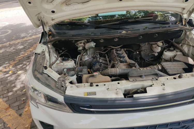 Used Dongfeng Fengon 380 2022 1.5L Comfort-Class Passenger Vehicle (Steel Spring) with 5 Seats Engine Bay Right