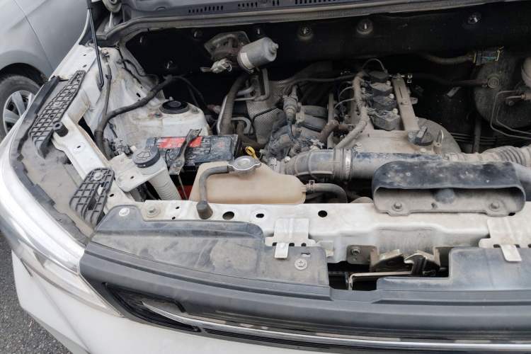 Used Dongfeng Fengon 380 2022 1.5L Standard Edition 7-Seater Passenger Vehicle Engine Bay Right