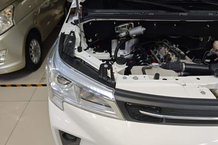 Used Dongfeng Fengon 380 2022 1.5L Luxury Edition Passenger Vehicle 5 Seats Engine Bay Right
