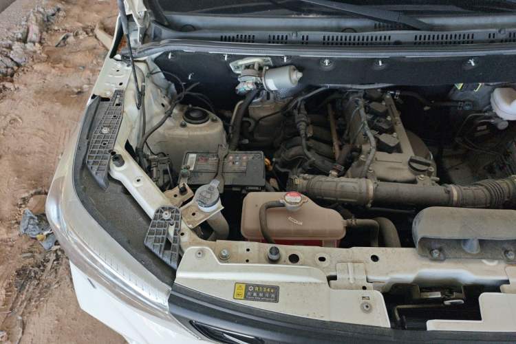 Used Dongfeng Fengon 380 2022 1.5L Comfort-Class Passenger Vehicle (Steel Spring) with 7 Seats Engine Bay Right