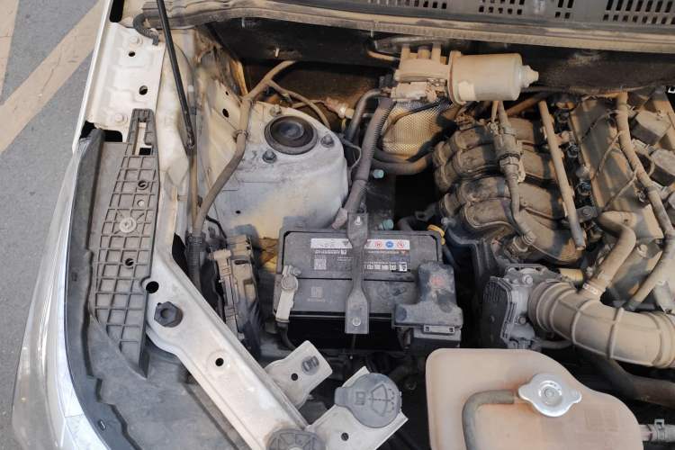 Used Dongfeng Fengon 380 2022 1.5L Standard Van 2 Seats Engine Bay Right